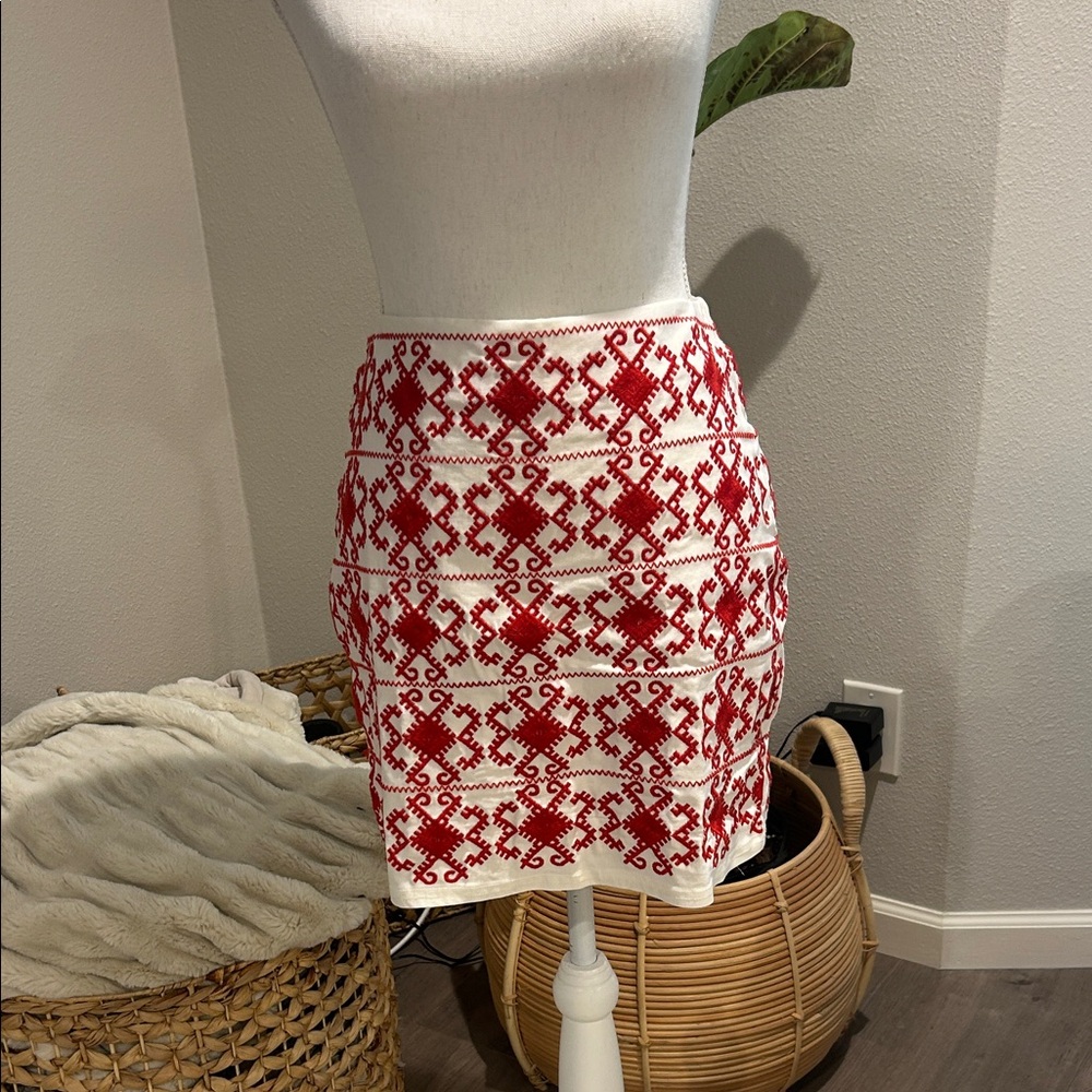 Elegant Red and White Patterned Mini Skirt